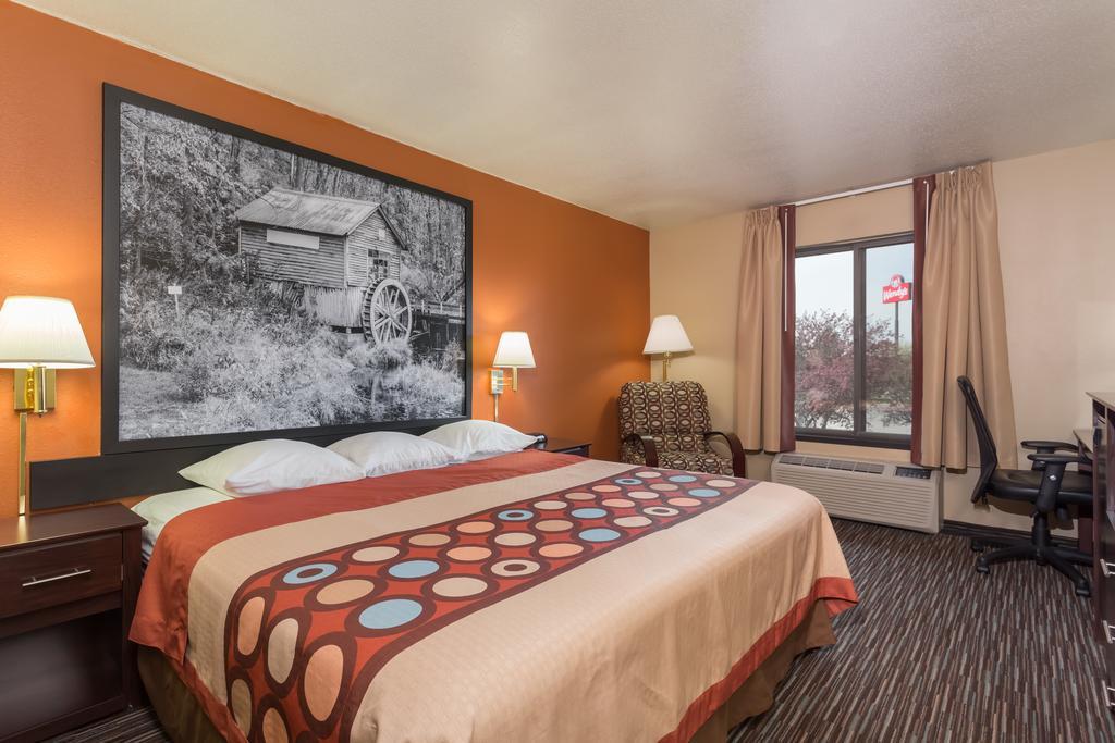 Super 8 By Wyndham Germantown/Milwaukee Hotel Bagian luar foto